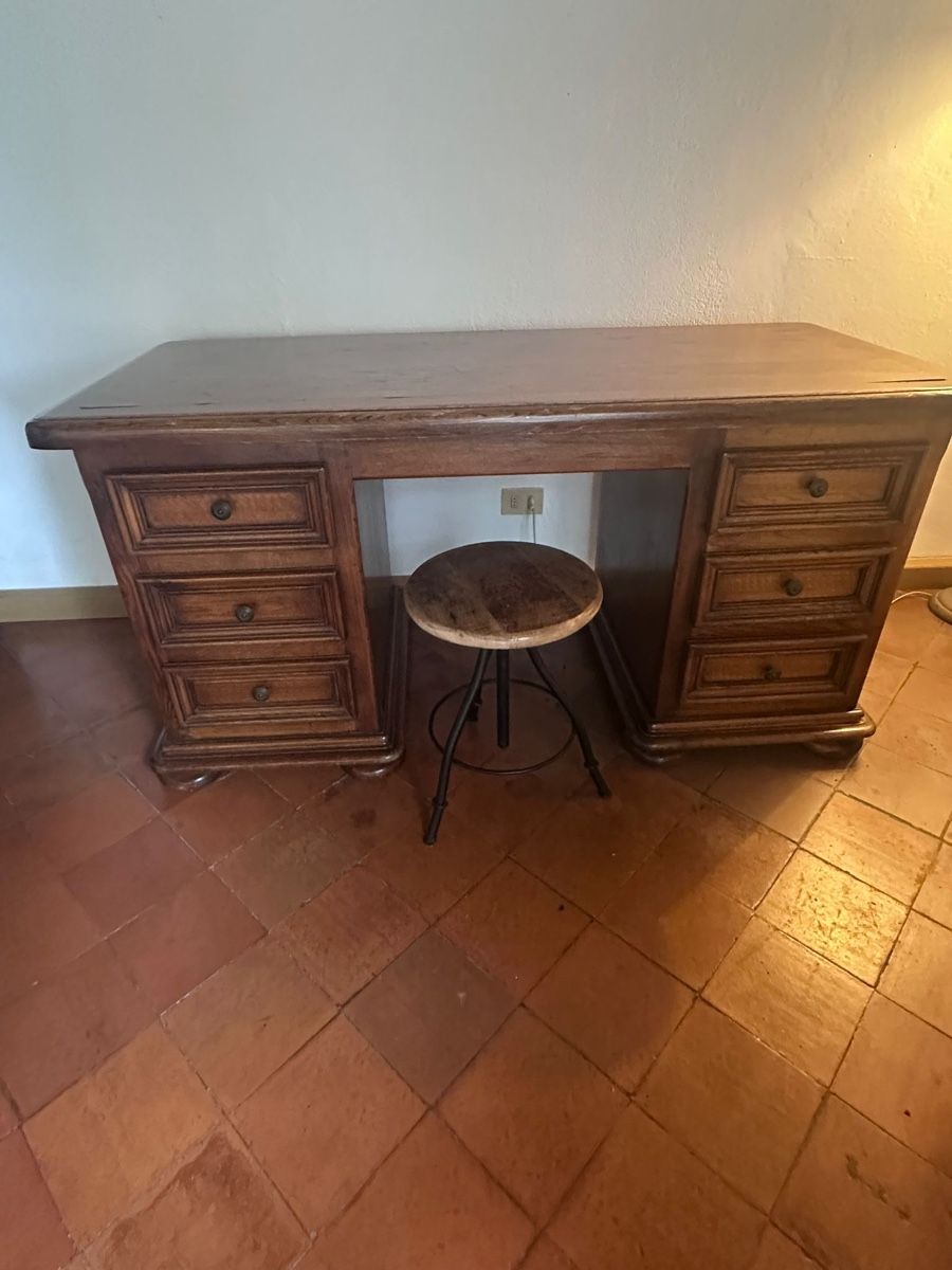 Scrivanie: Solid Wood Desk – Classic Style – Usato da Zürich venduto da fms_k9g9