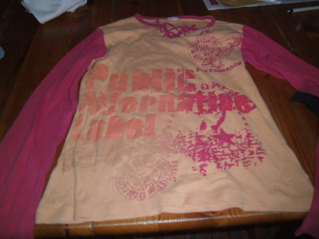 Blusen, T-Shirts & Tops: 2 Shirt gr. 140 – Gebraucht aus Ostermundigen von deb1deb1 1