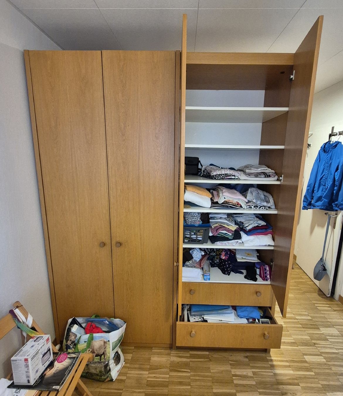 Armadi: Hochschrank 6-türig, Eiche. – Usato da Dübendorf venduto da sutev 3