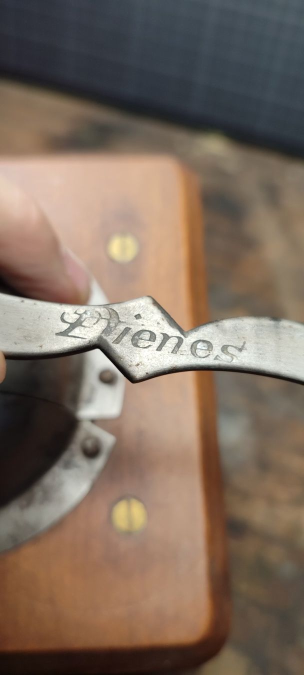Küchengeräte: Wunderschöne alte Kaffeemühle Nr8 DIENES Mühle – Gebraucht aus Gelterkinden von MYSTOREFORYOU4460 1