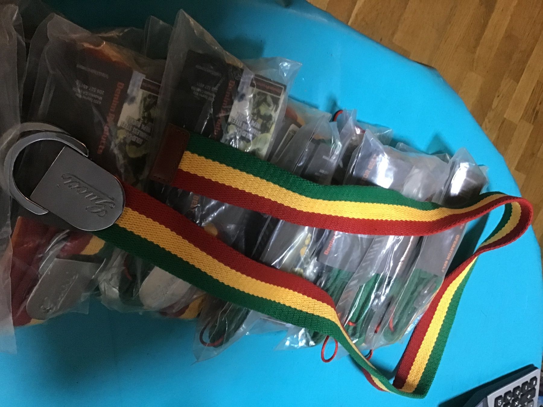 Ceintures: Lot de 13 ceintures rasta – Neuf avec emballage d'origine à Lausanne par topthai 1