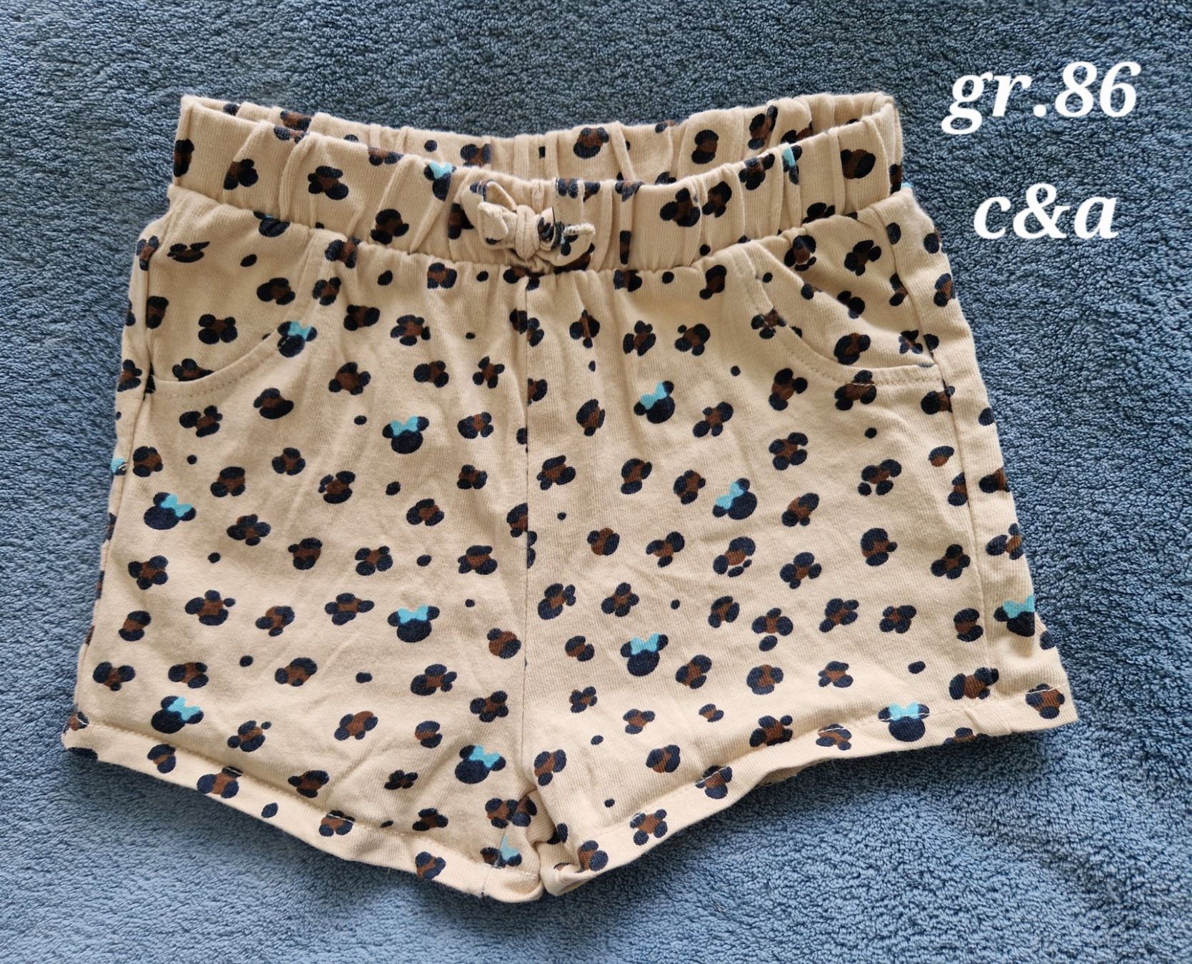 C&A Pantaloni: Kurze Hose grösse 86 Minnie Maus/ Leo – Usato da Heimberg venduto da Eleanor20