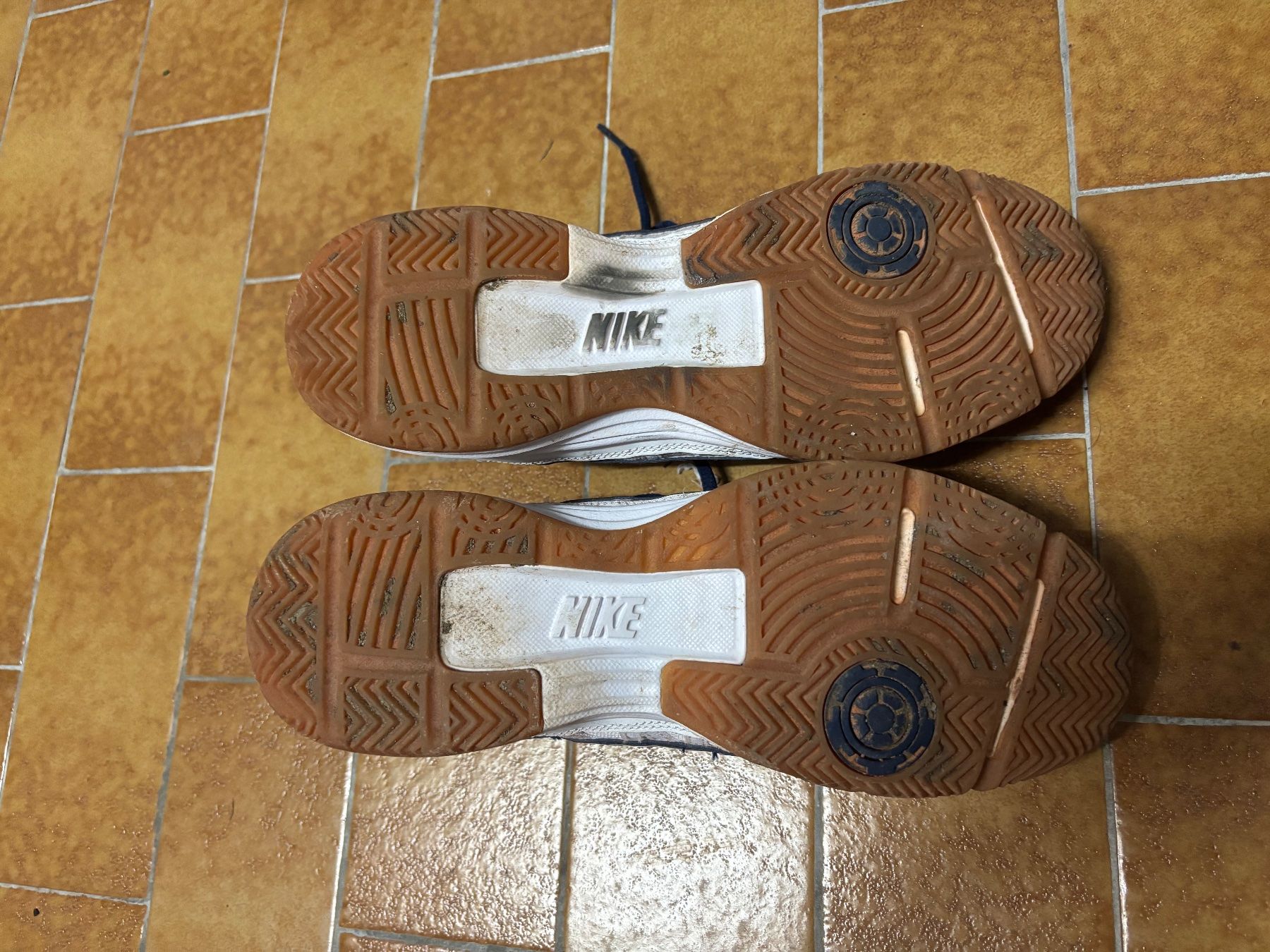 Nike Scarpe da uomo: Tennisschuhe – Usato da ZOLLIKON venduto da FamilleArleti 2