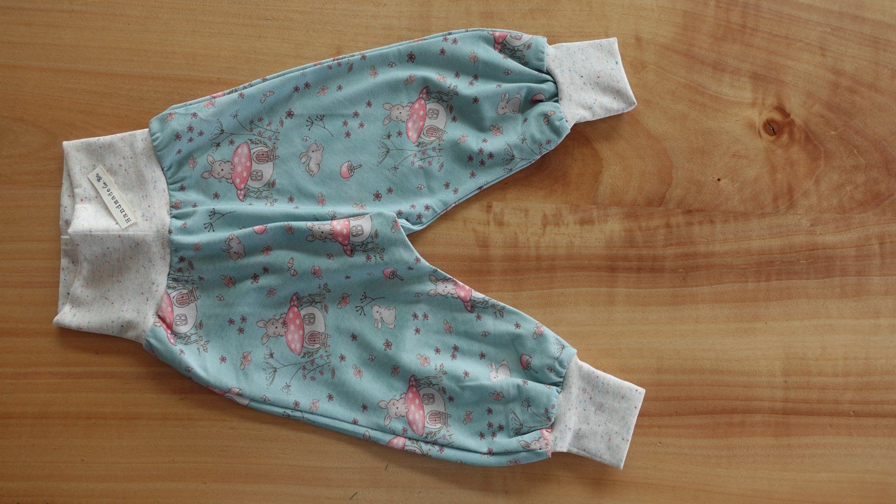 Pantaloni: Pumphose Gr. 80 Handmade mit Hasenmotiv – Nuovo e nell'imballaggio originale da Langendorf venduto da thesi246