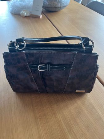 MICHE Handtasche Burgunder mit Krokoprägung – kaum gebraucht