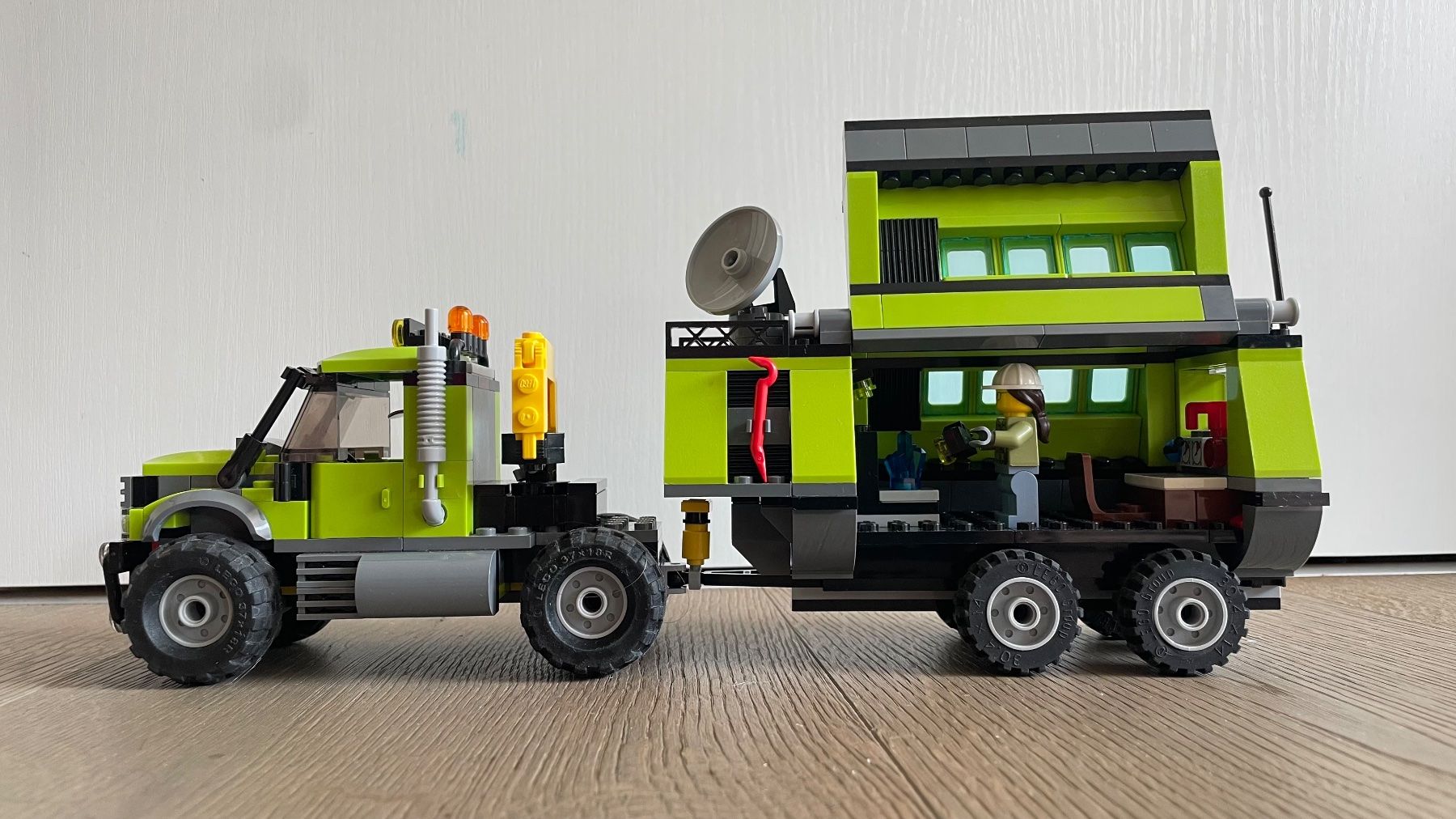 Lego Baukästen: Lego 60124 La base d'exploration du volcan – Gebraucht aus Satigny von gislerl 4