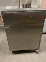 Carrello con ripiani