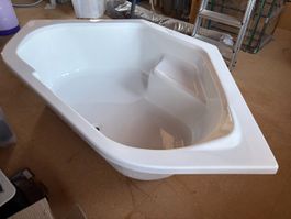 Eckbadewanne weiss neu, unbenutzt der Marke Wellness