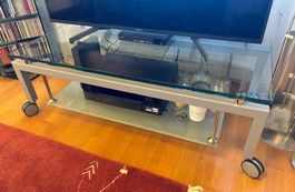 TV-Möbel Glas Metall auf Rollen