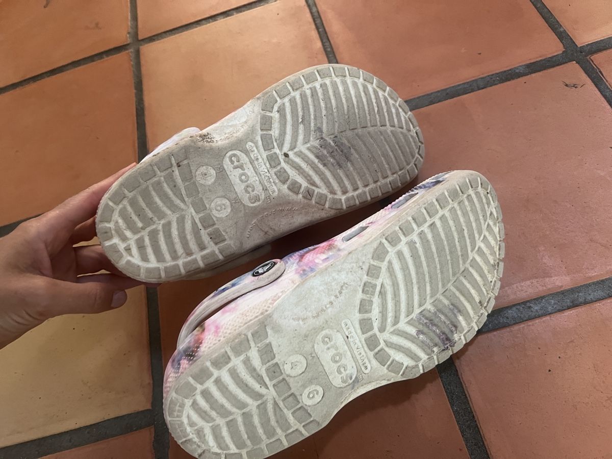 Crocs Scarpe per ragazze: Bunte Crocs Grösse 36/37 gebraucht – Usato da Wohlenschwil venduto da SmokyAnnie 3