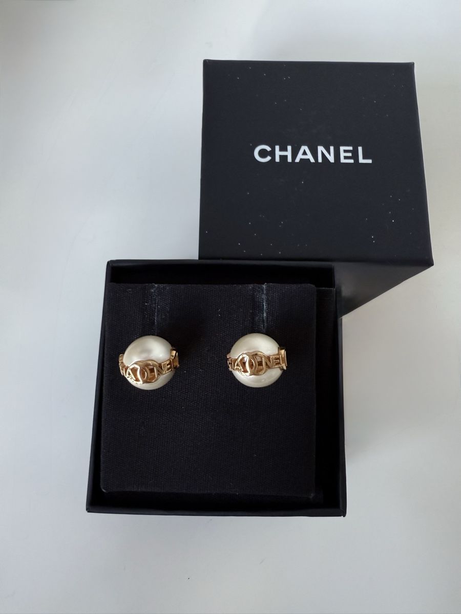 Chanel Ohrringe & -stecker: Chanel Ohrringe Perlen Gold CC Logo Ohrstecker Box – Neu (gemäss Beschreibung) aus Stettlen von Beauty-19 2