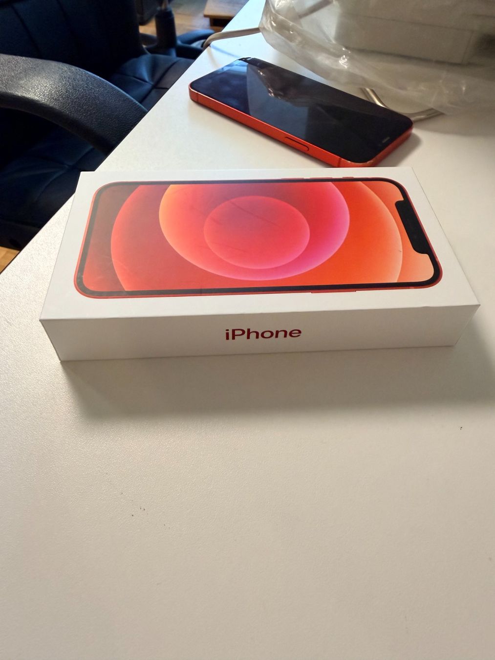 Apple Handys / Smartphones: Apple iPhone 12 rot gebraucht – Gebraucht aus Bubendorf von Stine61 3