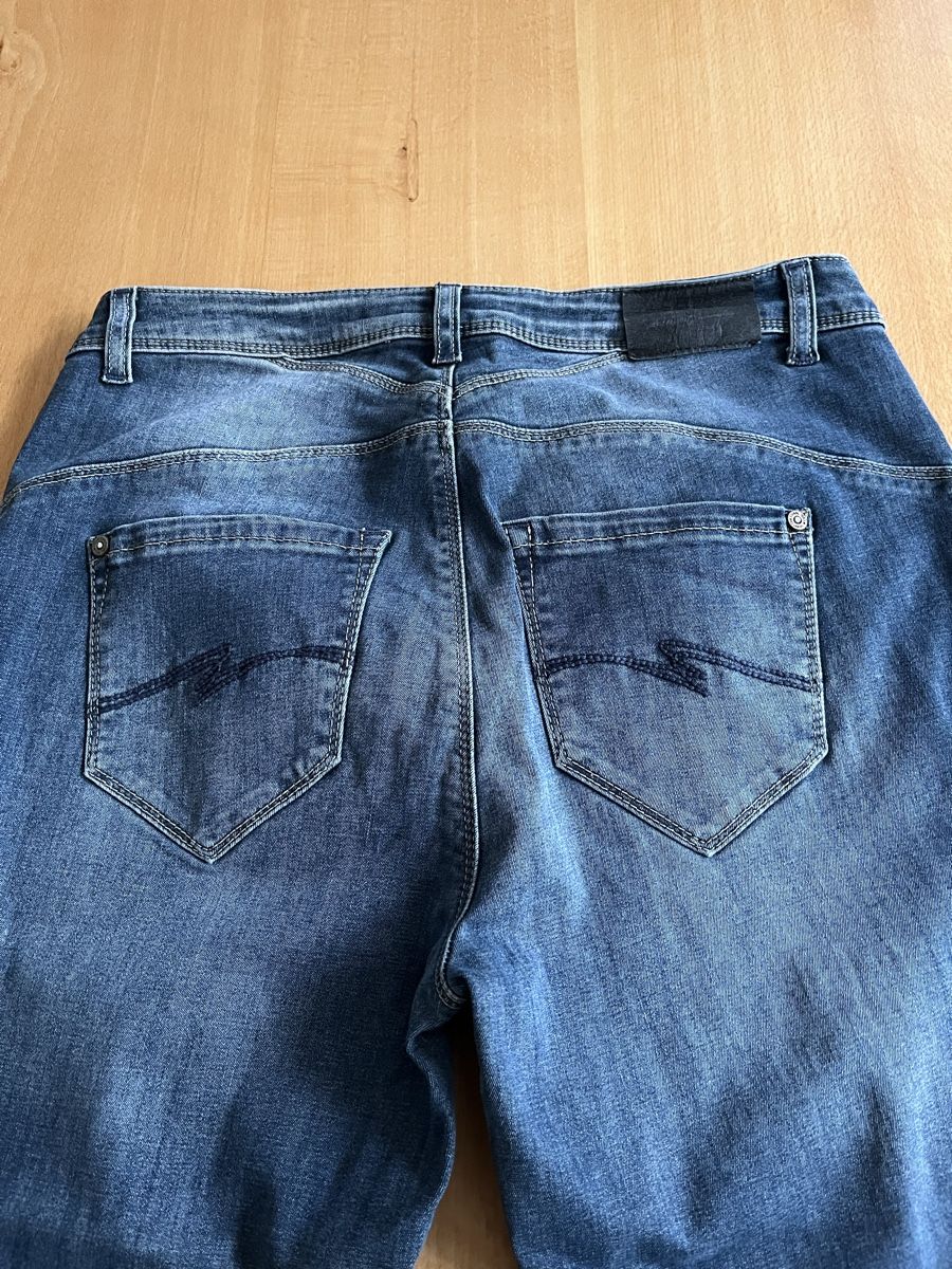 Jeans: Damen Jeans – Gebraucht aus Kirchberg SG von MB409_4x4 2