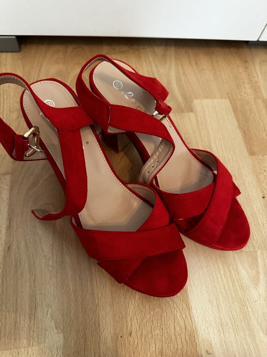 Scarpe da donna: Schuhe – Usato da Laufen venduto da Vatti