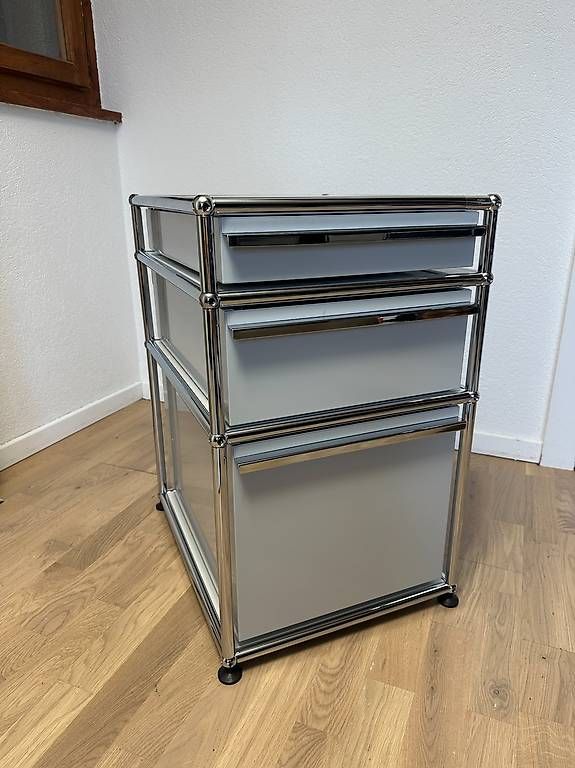 USM Banconi: Caisson sur pieds USM Haller en Gris Clair // Ref. AY0423 – Usato da Ravoire venduto da ARKY_s