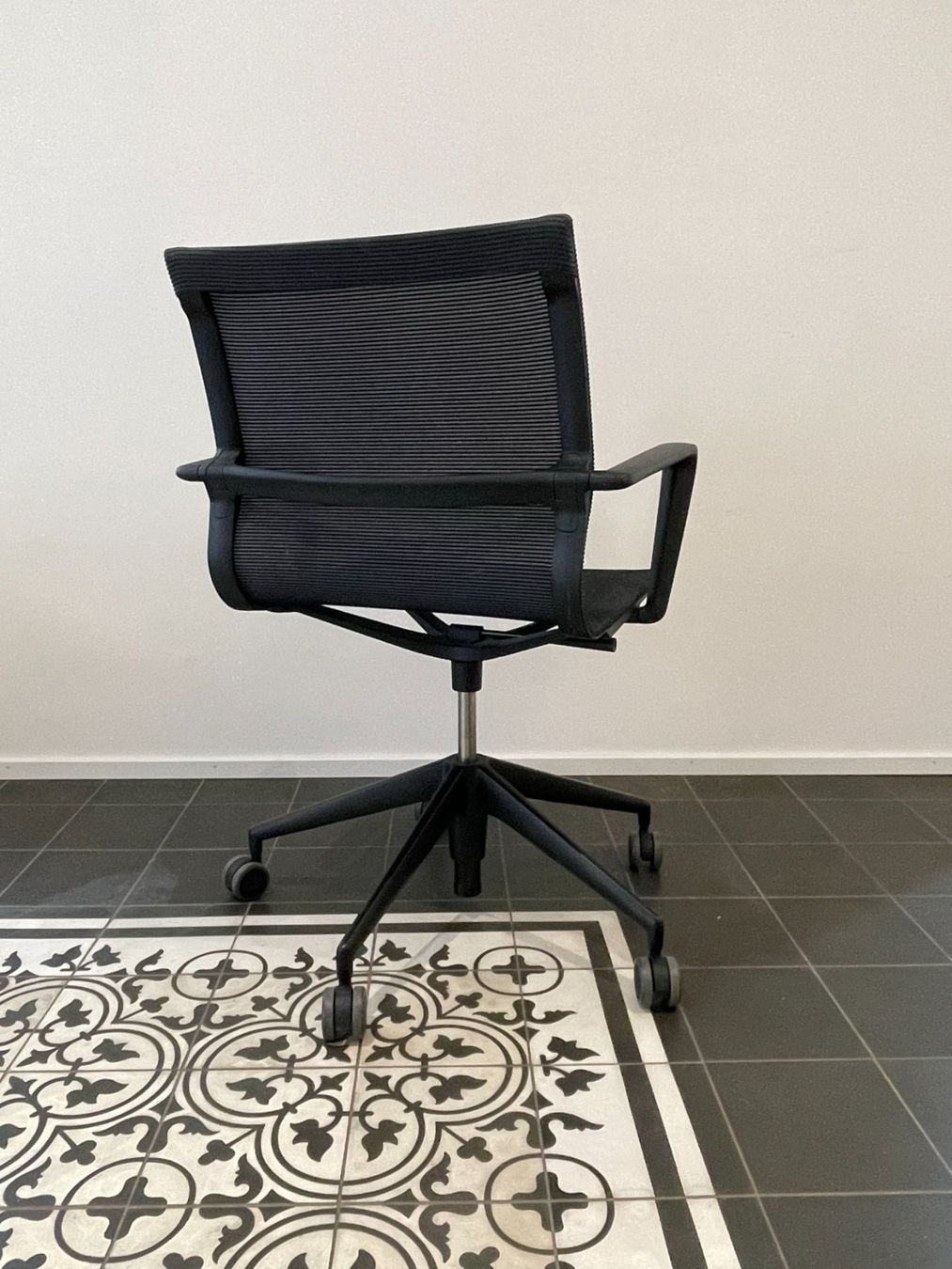 Vitra Sedie: Physix Studio Bürodrehstuhl schwarz von Vitra – Usato da Zürich venduto da kiddoroboto 2