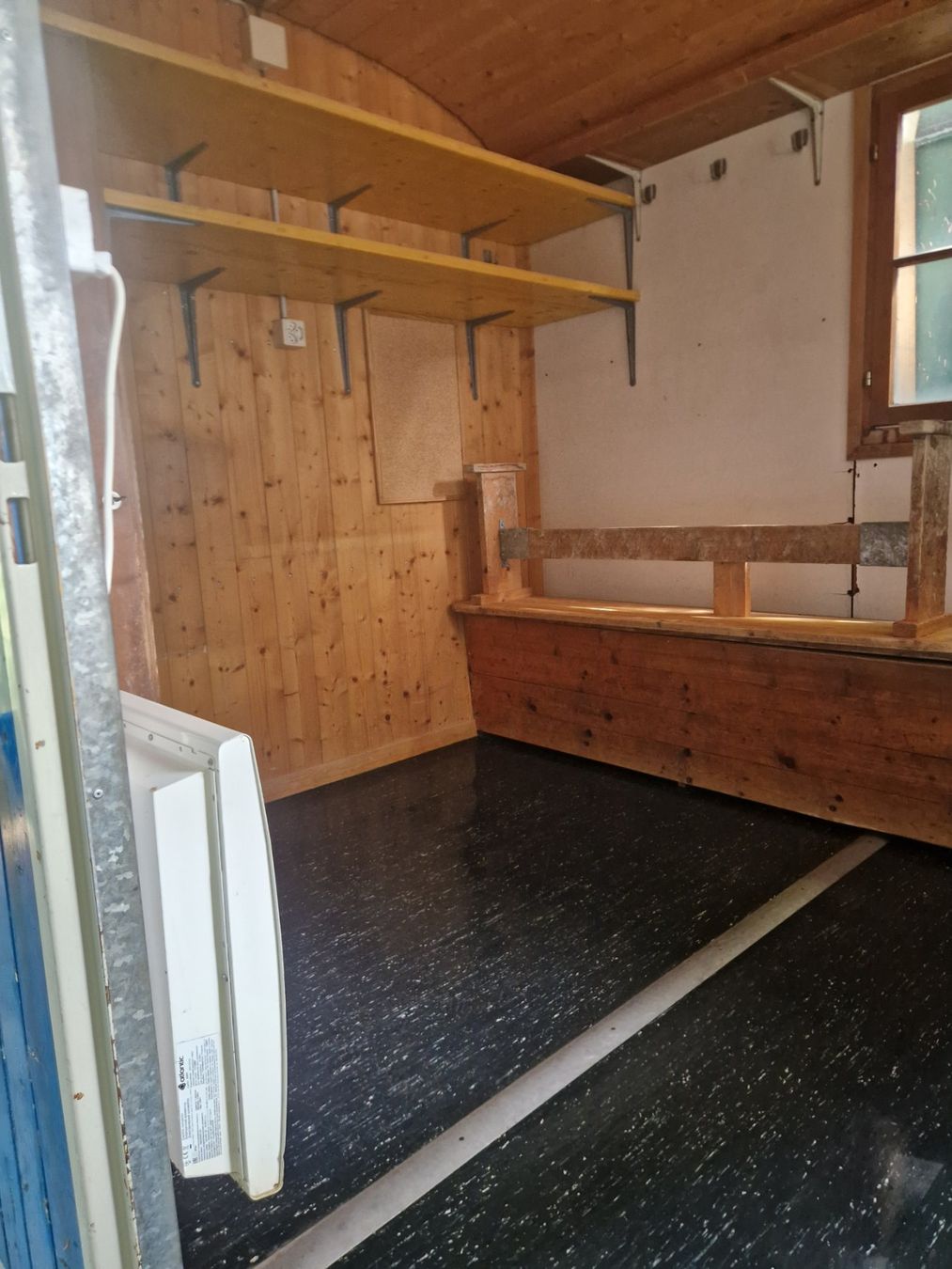 Niederberger Rimorchi: NIEDERBERGER Bauwagen – Usato da Sumiswald venduto da ForstCounty 8