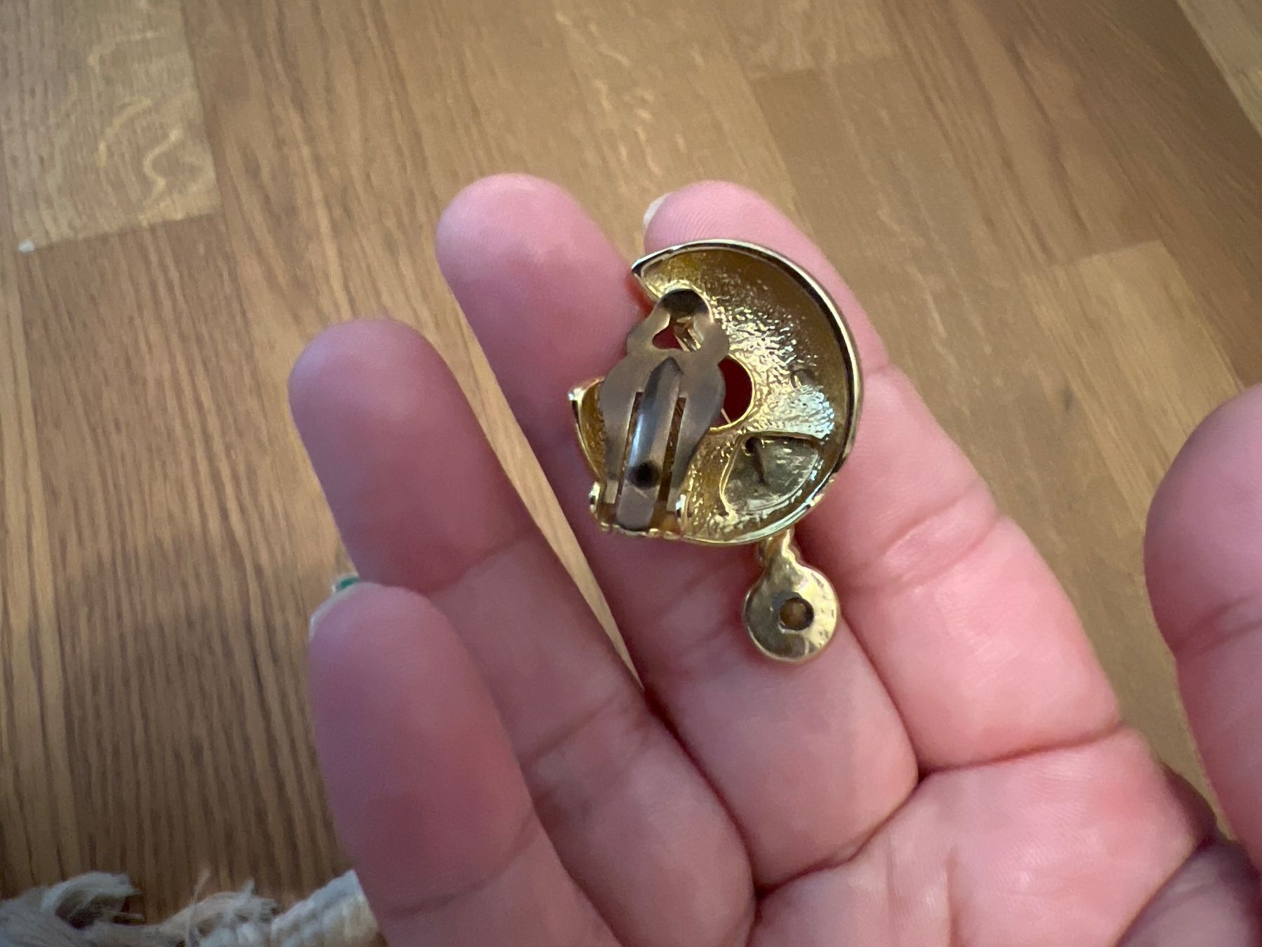 Boucles d'oreille: Ohrclips Goldfarben mit Stein modischer Schmuck – D'occasion à Uznach par Ya_x7x6 2