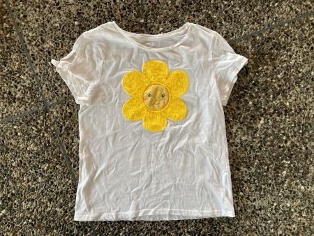 T-Shirt mit Pailletten Blume gelb, Gr. 140