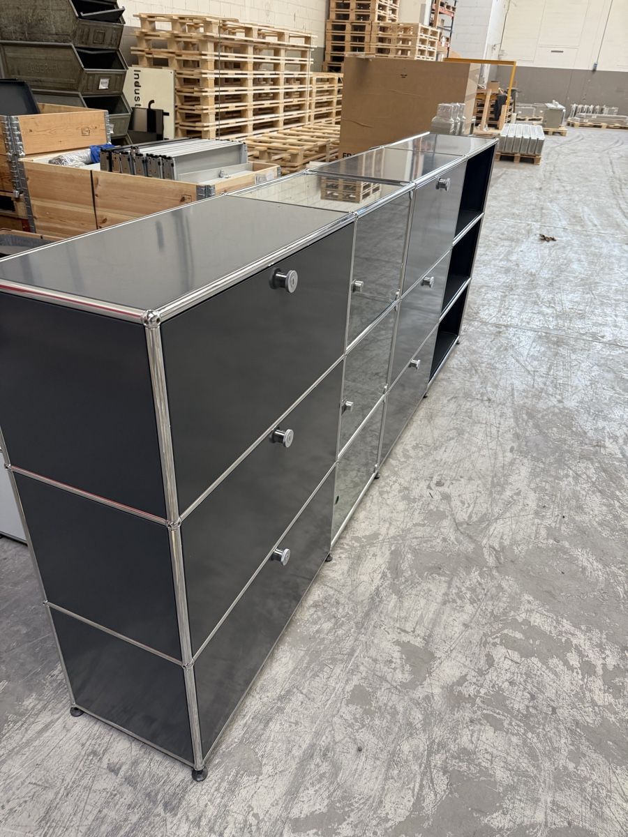 USM Scaffali: USM Haller Sideboard mit Vitrine 4x3 Anthrazitgrau Q2 – Usato da Balsthal venduto da Designhaus.Schmitt 2
