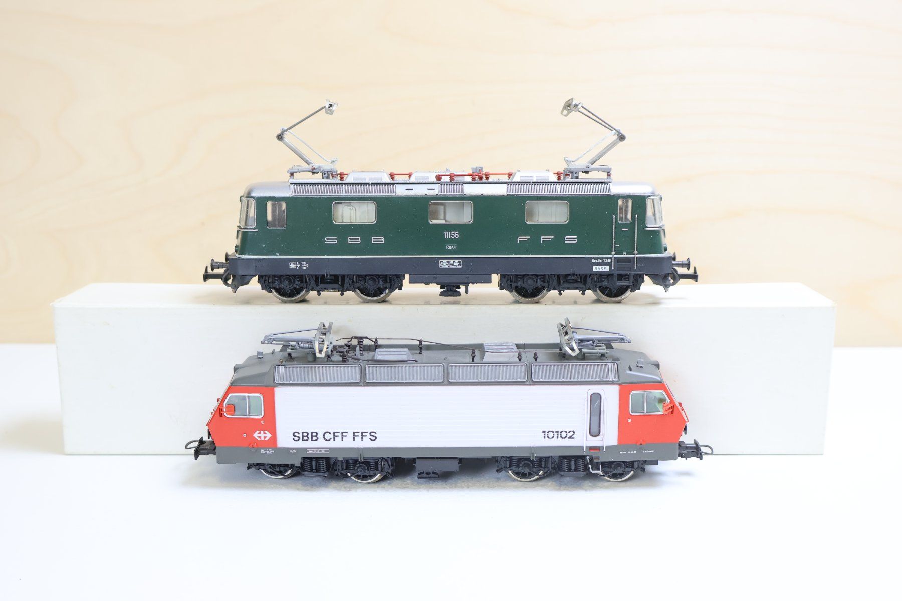 Roco Modelleisenbahnen: ROCO/Fleischmann 2 x SBB Re 4/4 E-Lok - AC H0 Doppelpack – Gebraucht aus Winterthur von Monstera 2