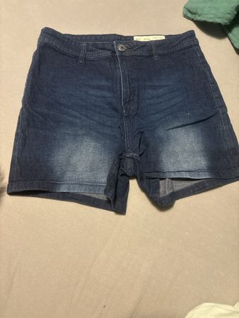 Coole Jeans Shorts, Denim, Sommer-Look, Grösse 40
