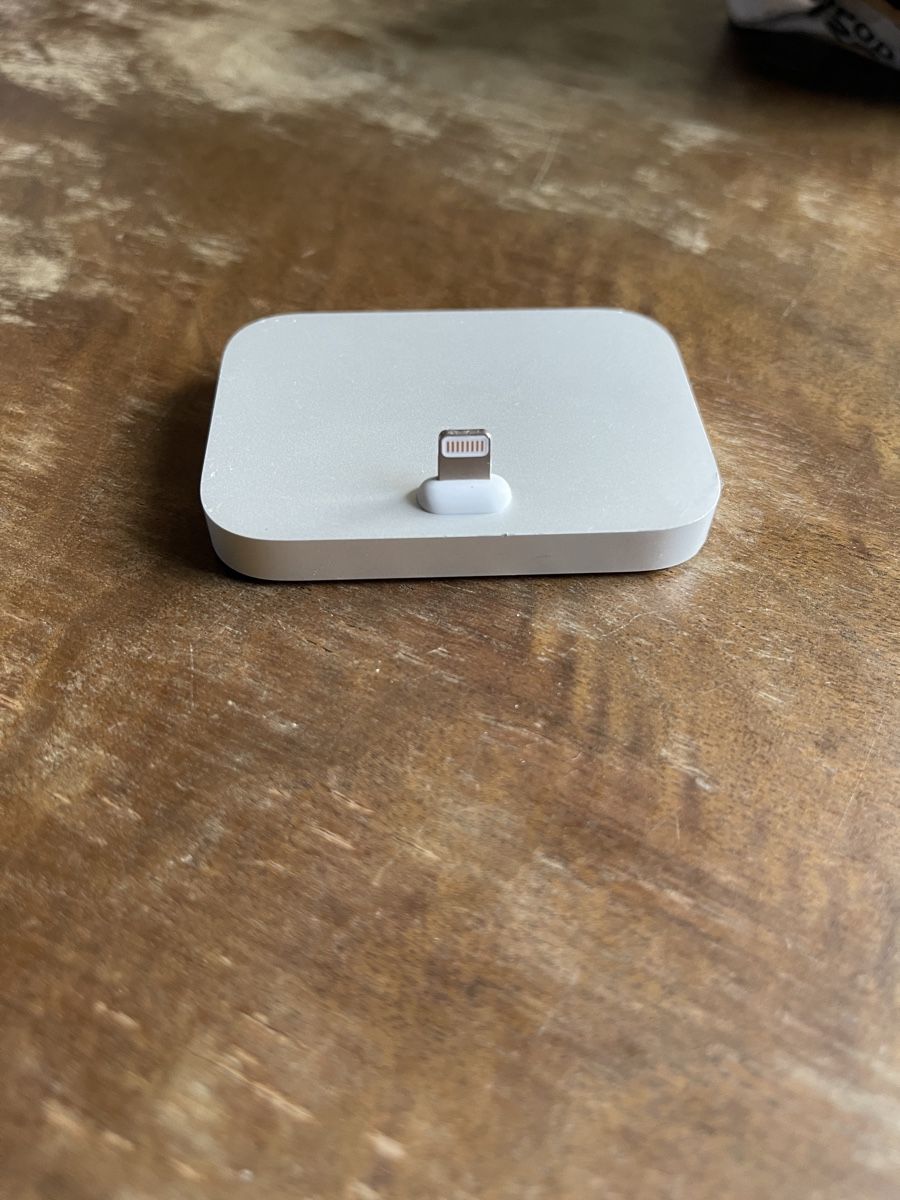 Caricabatterie: Apple Docking Station Lightning A1717 fonctionnel – Usato da Genève venduto da Yasasa
