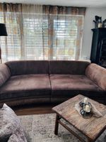 Sofa braun mit 4 Kissen und Sessel mit Hocker