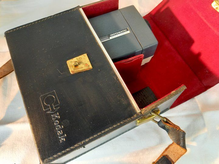 Videocamere: Kodak M-4 instamatic caméra 8mm Vintage – Usato da Ponts-de-Martel venduto da Henri-Louis 1