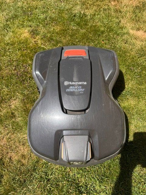 Husqvarna Tagliaerba: Robot Husqvarna Auto Mower 305 – Usato da mont sur rolle venduto da nocomment66
