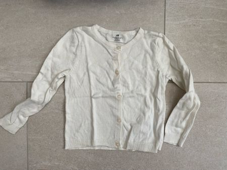 H&M Strickjacke Gr. 98/104 weiss Mädchen