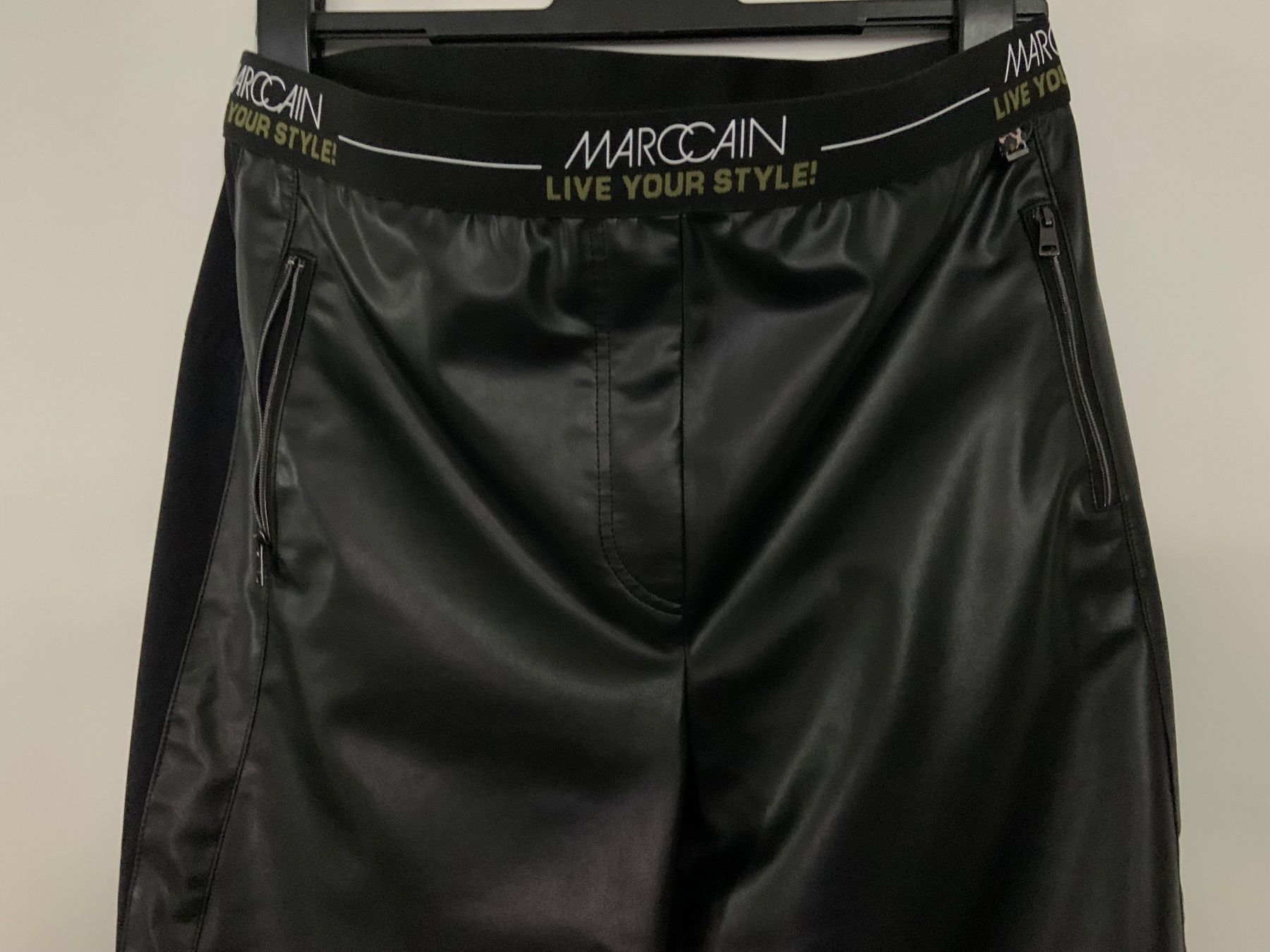 Marc Cain Pantaloni: Marc Cain Hose in Lederoptik, schwarz, Grösse Nr. 4 – Usato da Niederteufen venduto da mix18 1