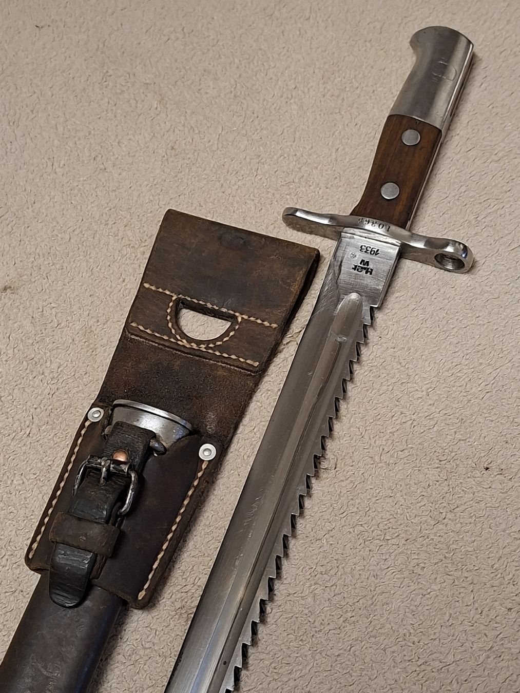 Schweizer Armee Armi bianche: Säbelbajonett M1914 mit Lederscheide und Holznut – Usato da Neuenkirch venduto da STMK21 5