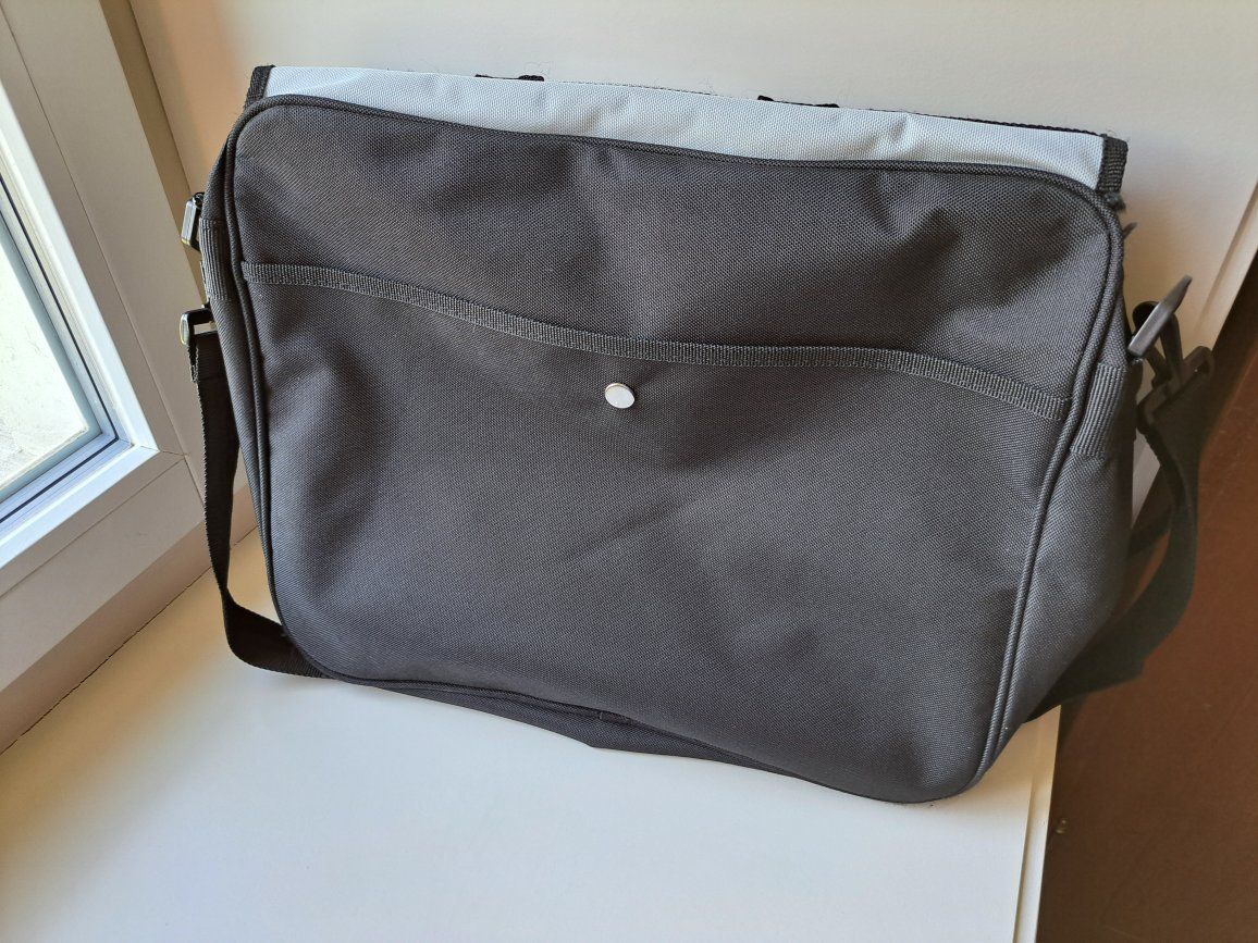 Borse: Laptop-Umhänge-Schul-Tasche – Usato da Oetwil am See venduto da Kuechenzeit 1