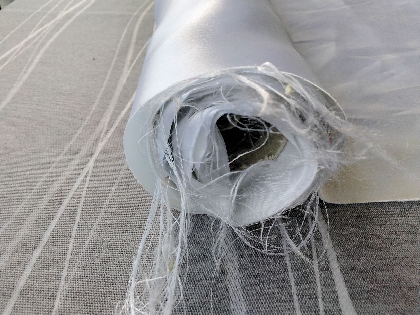 Stoffe: SATIN STOFFBAHN WEISS – Neu (gemäss Beschreibung) aus Biel/Bienne von  1