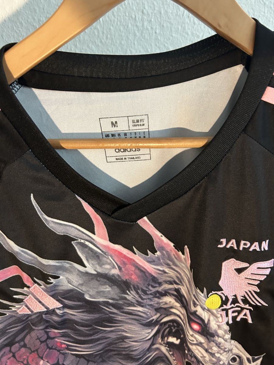 Leibchen & Hosen: Fussballtrikot Japan Drache – Gebraucht aus Reinach BL von the_9lwh 1