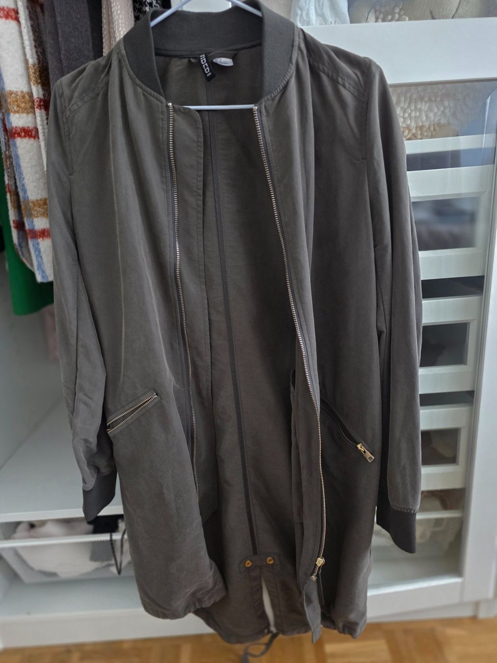 H&M Giacche: Bomber long kaki H&M état neuf – Usato da Renens VD venduto da Iepurica19avril