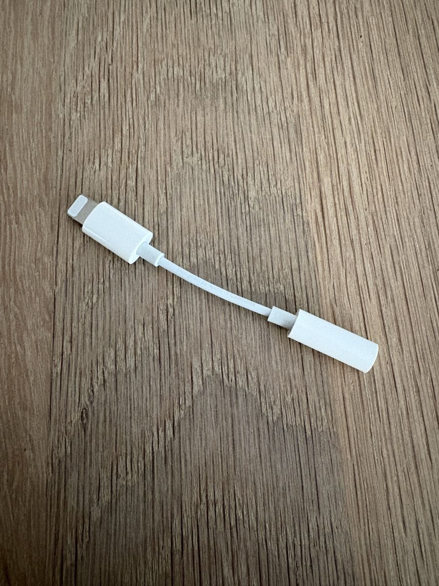 Apple Laufwerke & Adapter: Apple Lightning auf 3.5mm Klinkenadapter neu – Neu (gemäss Beschreibung) aus Wetzikon ZH von mic_ssc8 1