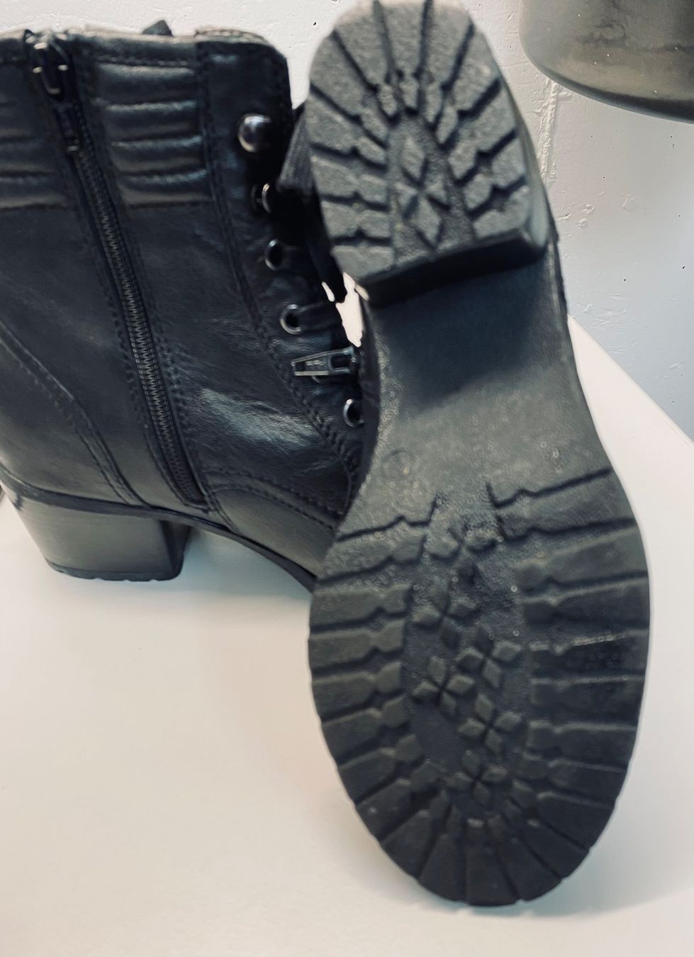 Scarpe da donna: Stiefeletten, schwarz, Gr. 38, neu – Nuovo (secondo la descrizione) da Bözberg venduto da RosmarieOb 2