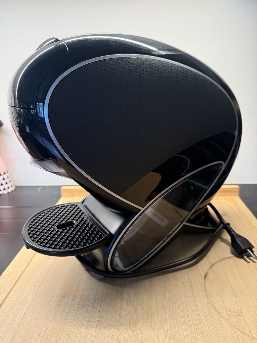 De'Longhi Kaffeemaschinen & Espressomaschinen: Machine Dolce Gusto Delonghi – Neu (gemäss Beschreibung) aus Lausanne von Doudoutze