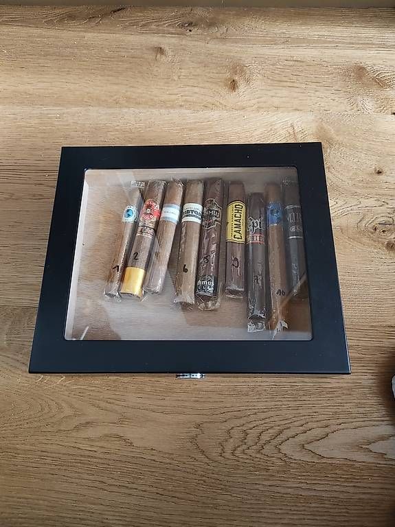 Humidor per sigari: Humidor mit 9 Zigarren – Usato da Ruggell venduto da Momorizzio