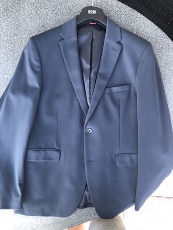 ozean-blauer Esprit-Anzug