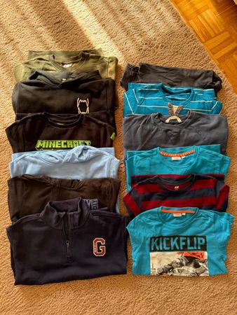 Set mit 12 Pullovern für Jungen