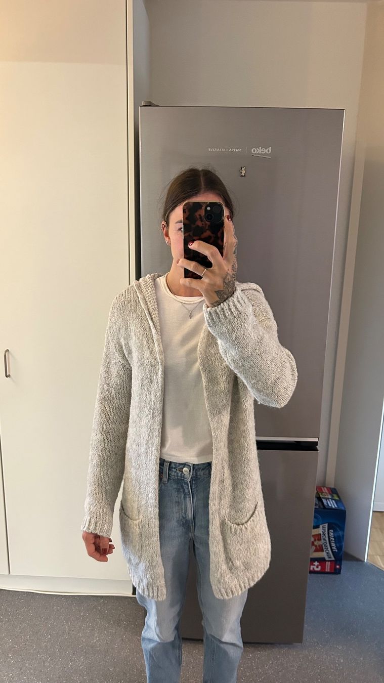 H&M Jacken: kaputzen Stickjacke – Gebraucht aus Thun von SelinaW1995