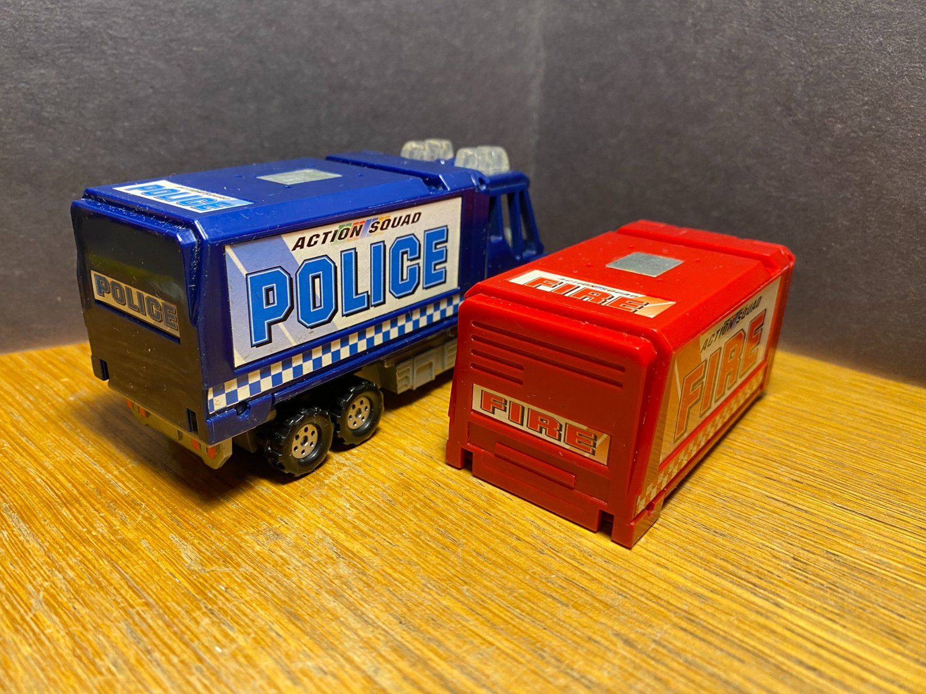 Hot Wheels Giocattoli: Action Squad Polizei & Feuerwehr Set - Hot Wheels 1995 – Usato da Spiez venduto da Mlandcruiser 1