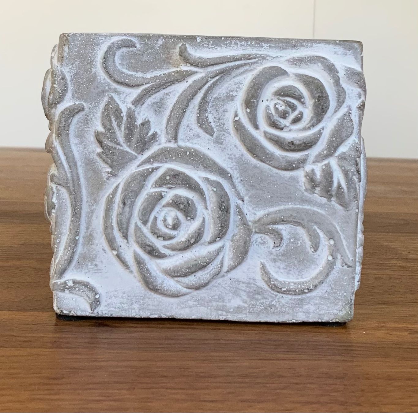 Pots de fleurs: Blumentopf mit Rosenmotiv – D'occasion à Herisau par Sterod