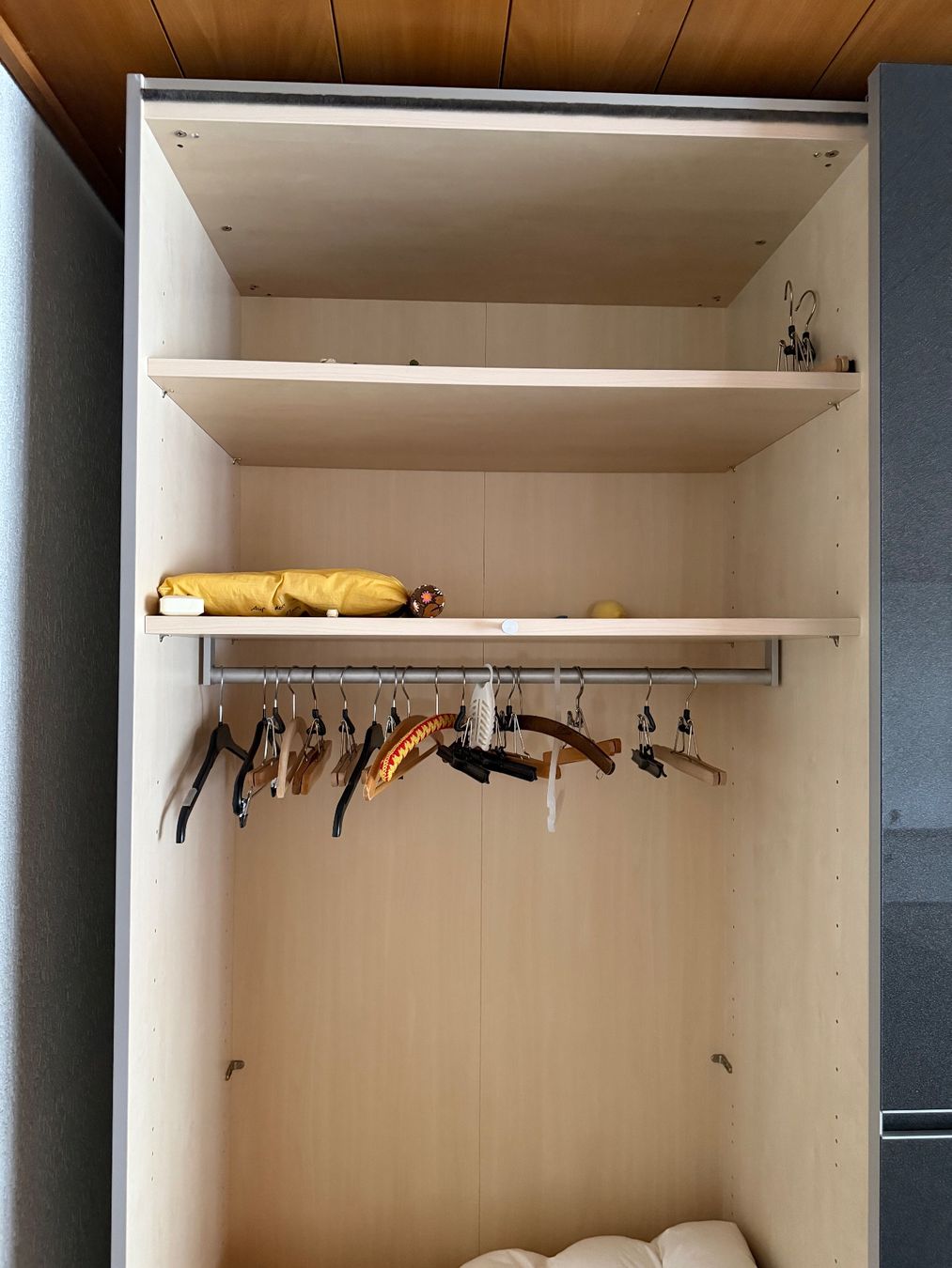Armadi: Grosszügiger Wandschrank – Usato da Hausen AG venduto da eri_6ndx 1