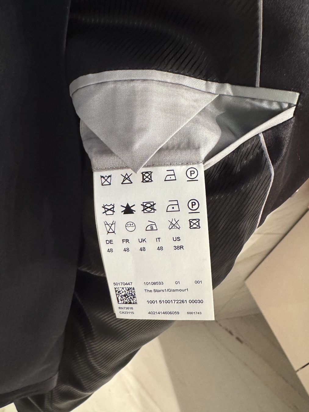 Hugo Boss Completi: Smoking Hugo Boss, Grösse 48 – Nuovo (secondo la descrizione) da Weiningen ZH venduto da jules01 2