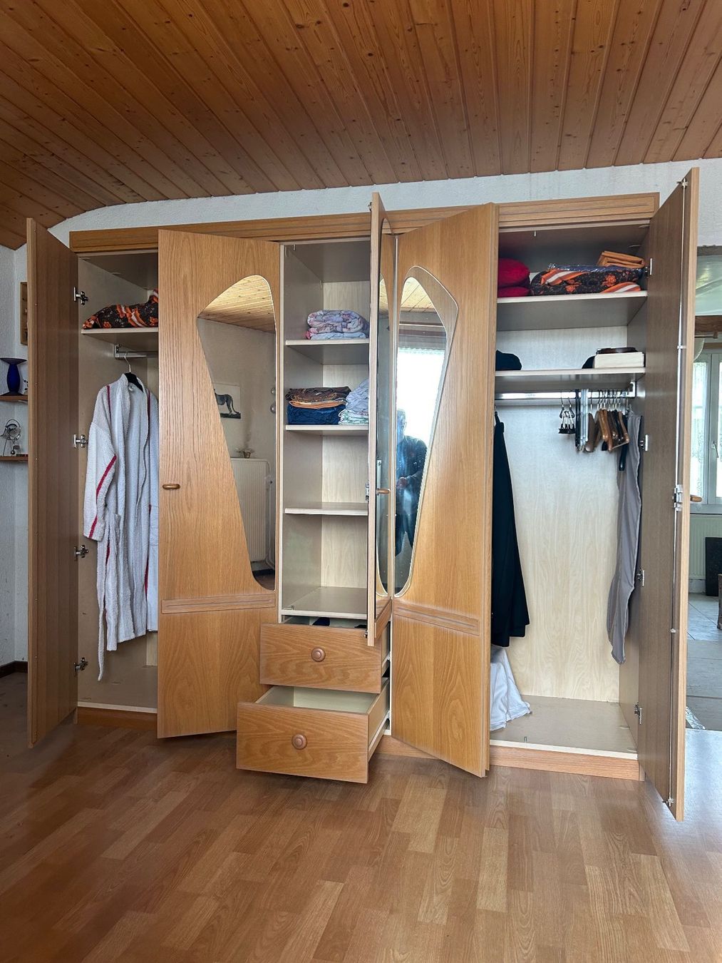 Armadi: Grosser Kleiderschrank mit Spiegel – Usato da Concise venduto da phi317 4