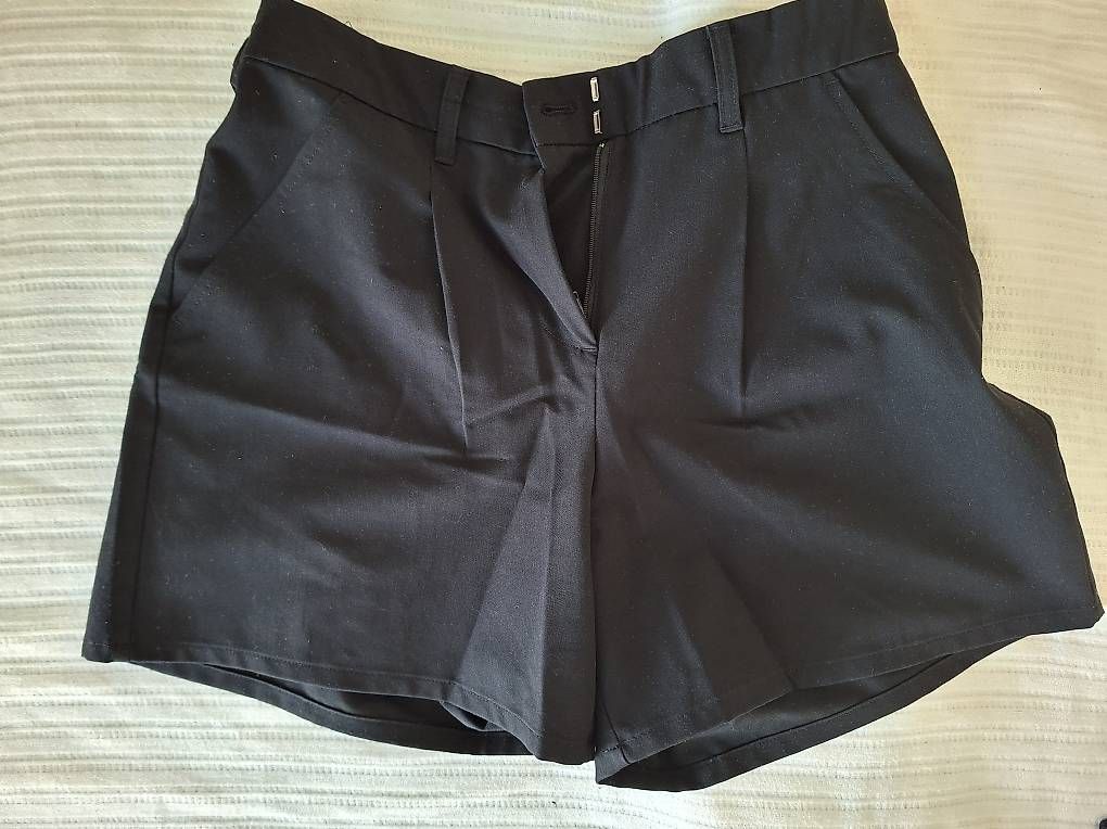 Lots de vêtements: 4x Shorts  Sommer-Set - Grösse 38 – D'occasion à Affoltern am Albis par Feather